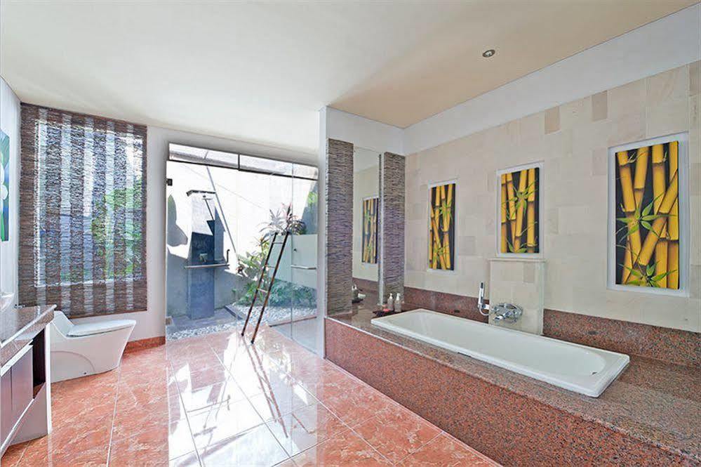 M Two Villas Seminyak エクステリア 写真